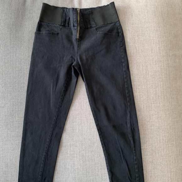 ✨BLACK HIGH WAISTED MOTO JEANS SIZE: US S - Picture 4 of 5